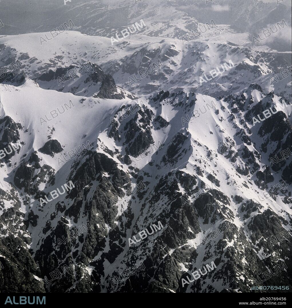 VISTA AEREA DEL PICO ALMANZOR-CIRCO GLACIAR.