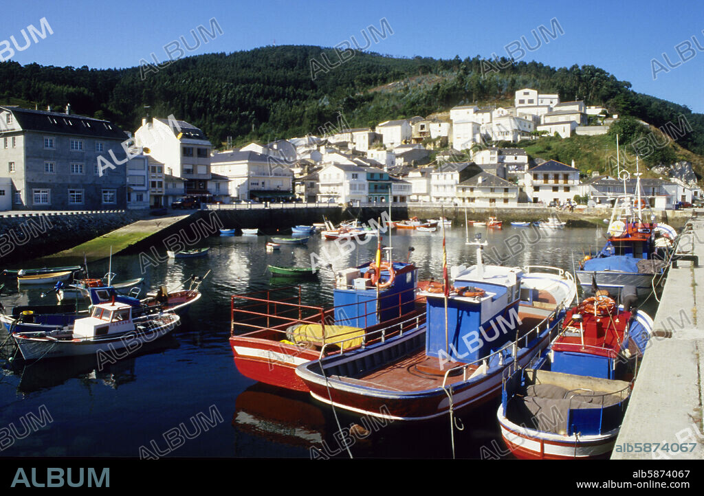 Porto do Barqueiro, puerto y pueblo; Ría de Barqueiro; Rías Altas.