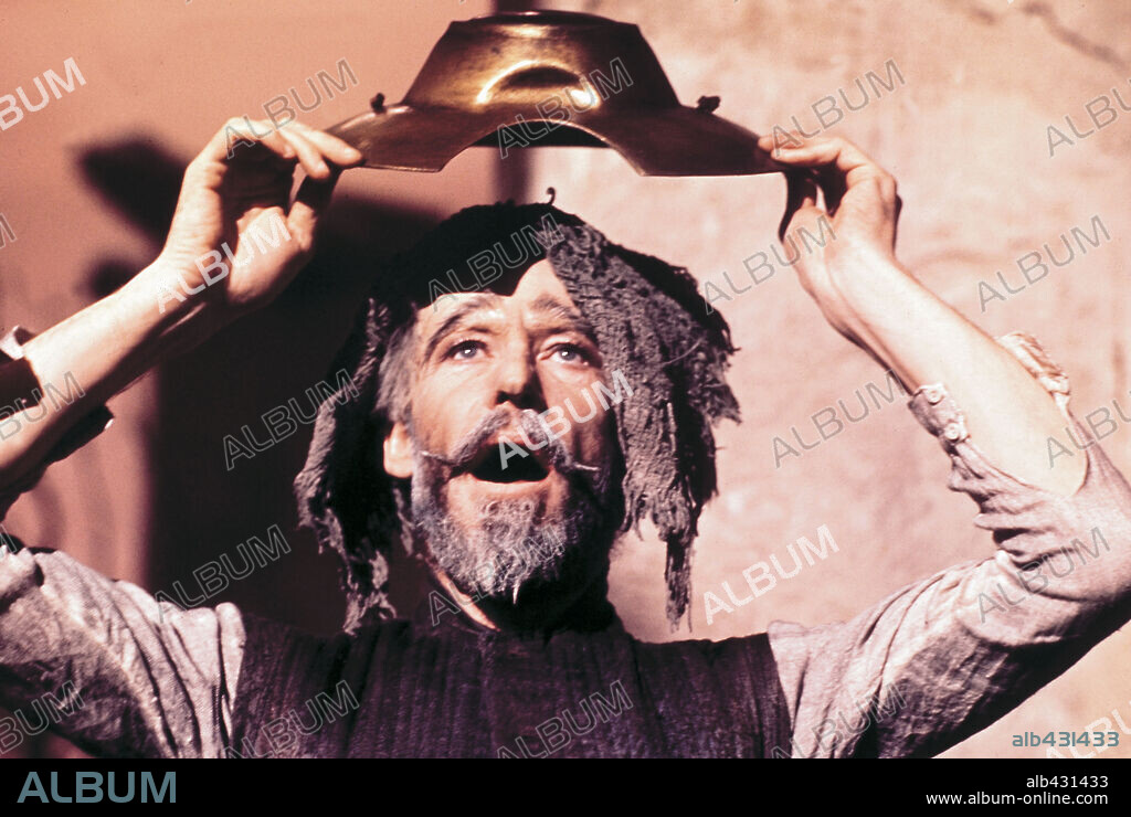 PETER O'TOOLE in MAN OF LA MANCHA, 1972, directed by ARTHUR HILLER. Copyright UNITED ARTISTS.