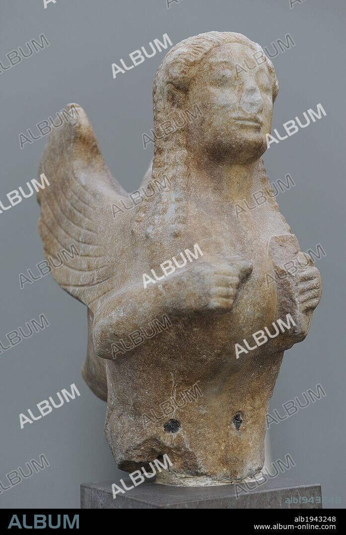 ARTE GRIEGO. GRECIA. TUMBA LA SIRENA. Asia Menor. 550 A. C. Escultura con la representación del ser mitológico. Mármol. Museo Carlsberg Glyptotek. Copenhague. Dinamarca. Norte de Europa.