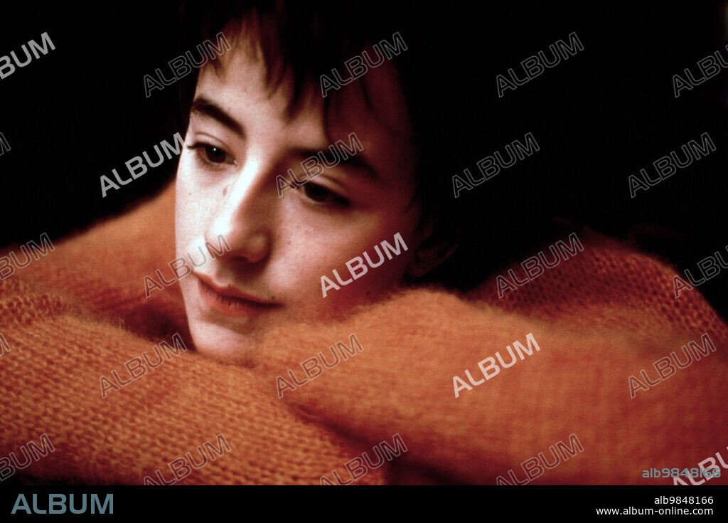ROMANE BOHRINGER en FLASH-BACK-EL APARTAMENTO, 1996 (L' APPARTEMENT), dirigida por GILLES MIMOUNI. Copyright MATE PRODUCTION.