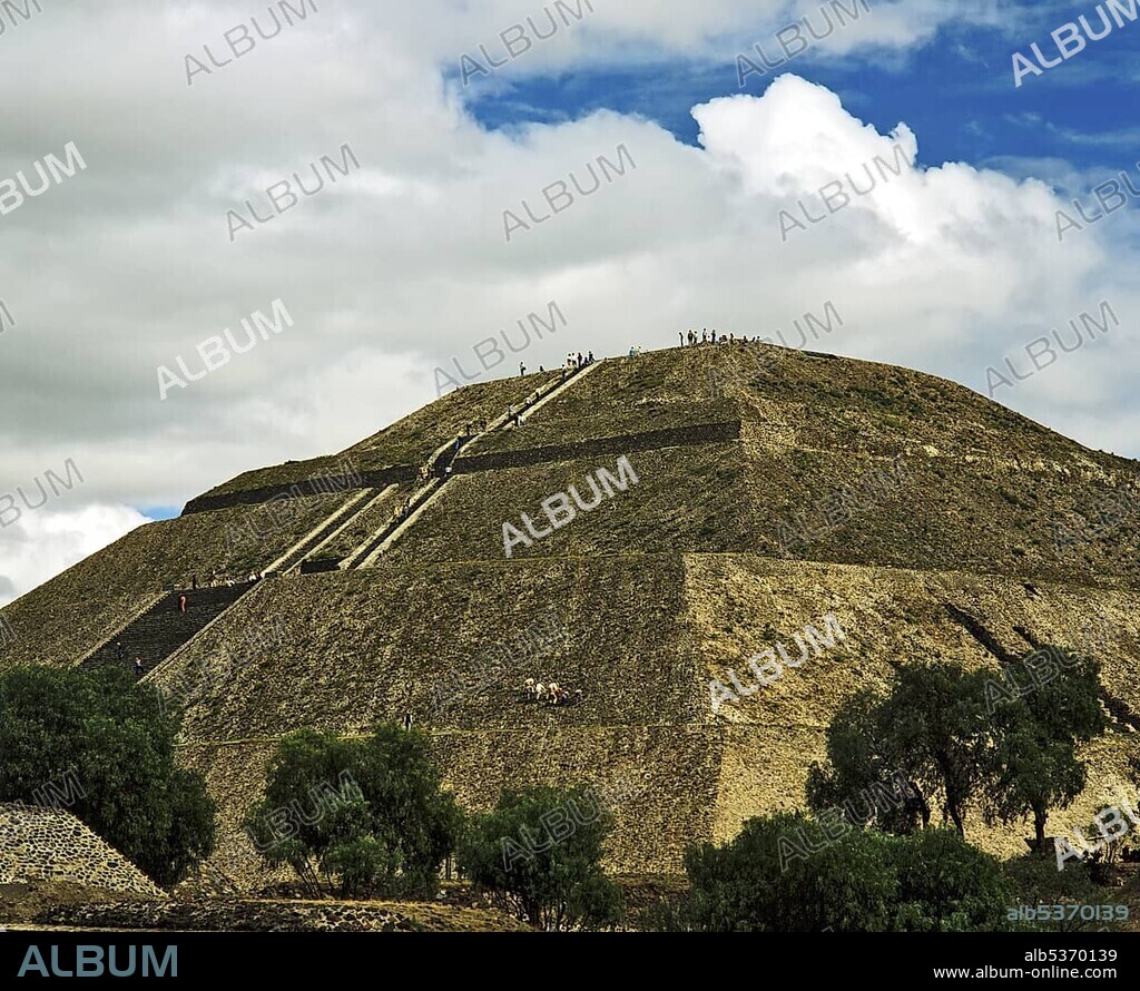 Pyramid of the Sun in Teotihuacan, Aztec civilization near Mexico City, Mexico, Central America