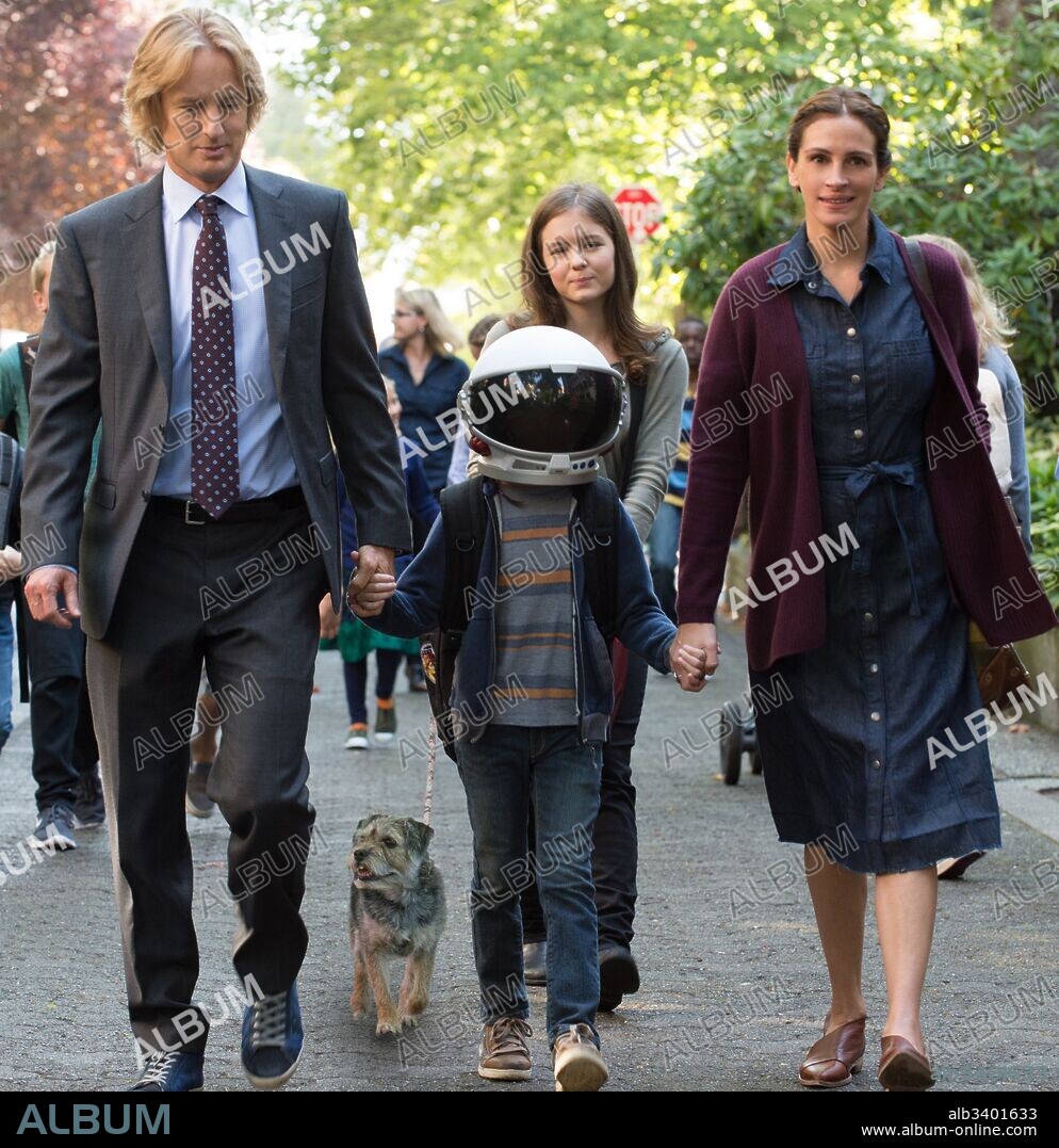 JACOB TREMBLAY, JULIA ROBERTS and OWEN WILSON in WONDER, 2017, directed by STEPHEN CHBOSKY. Copyright LIONSGATE/MANDEVILLE FILMS/PARTICIPANT MEDIA/WALDEN MEDIA.