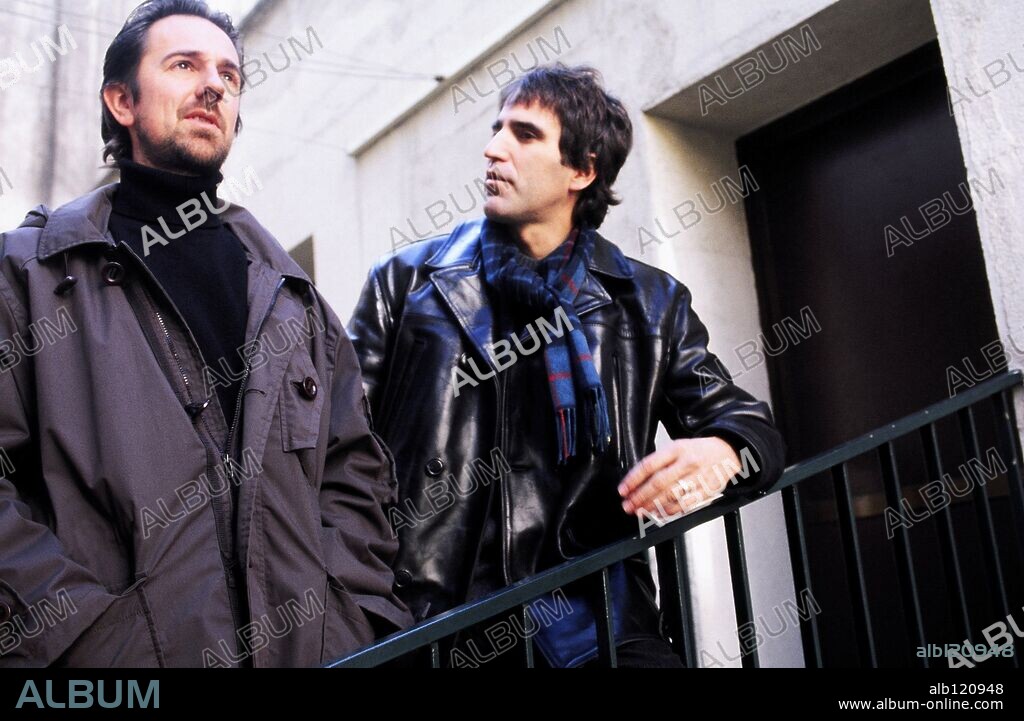 El cantante y músico de origen español, Mikel Erentxun, vocalista del grupo Duncan Dhu, junto al otro miembro del grupo, Diego Vasallo. (82920010).