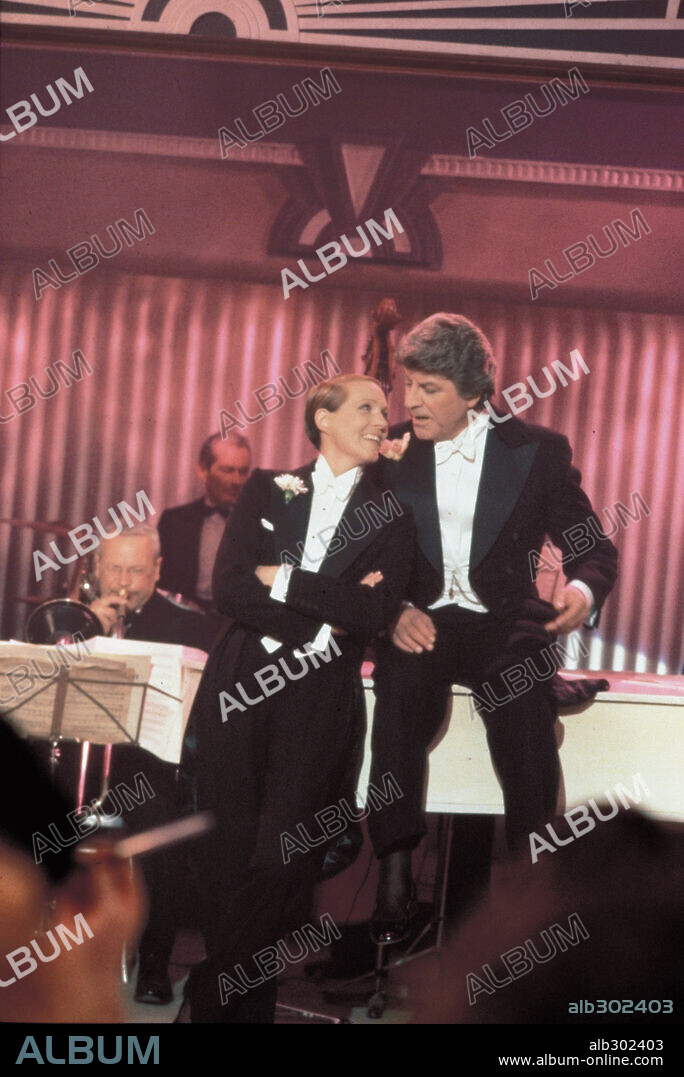 JULIE ANDREWS y ROBERT PRESTON en VICTOR O VICTORIA?, 1982 (VICTOR / VICTORIA), dirigida por BLAKE EDWARDS. Copyright M.G.M/UNITED ARTIST.