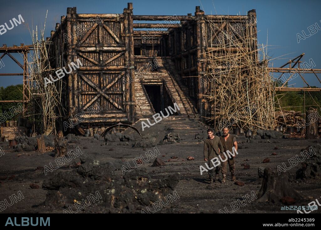 LOGAN LERMAN und RUSSELL CROWE in NOAH, 2014, unter der Regie von DARREN ARONOFSKY. Copyright NEW REGENCY PICTURES.