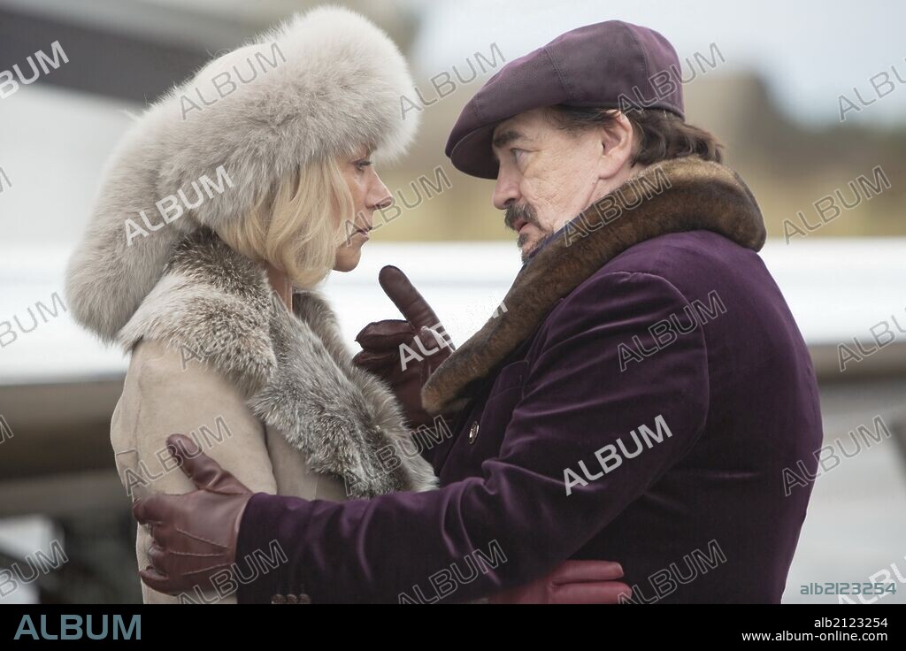 BRIAN COX and HELEN MIRREN in RED 2, 2013, directed by DEAN PARISOT. Copyright DI BONAVENTURA PICTURES.