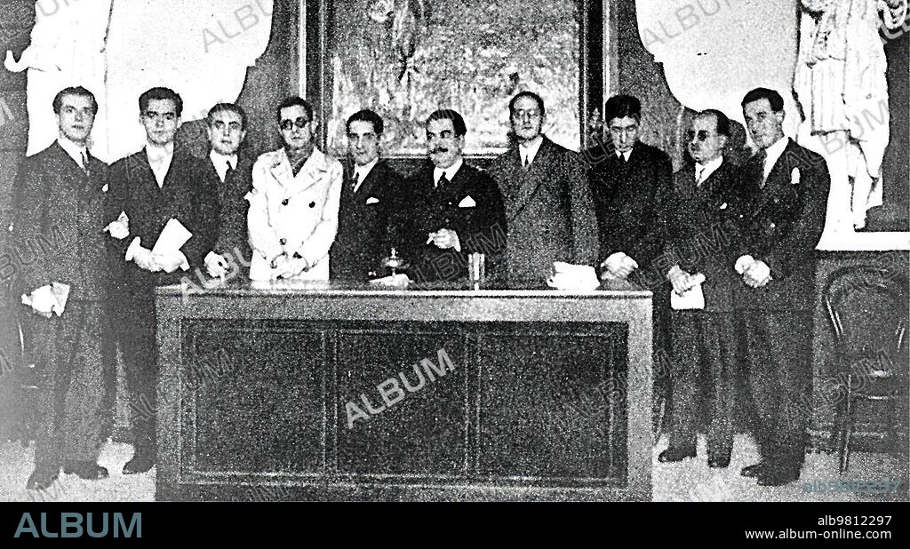 Homenaje A Góngora en el ateneo de Sevilla en 1927 - de izquierda A Derecha, Rafael Alberti, Federico García Lorca, Juan Chabas, Mauricio Bacarisse, José M. Platero,  Blasco Gazón, Jorge Guillén, José Bergamín, Dámaso Alonso y Gerardo Diego.