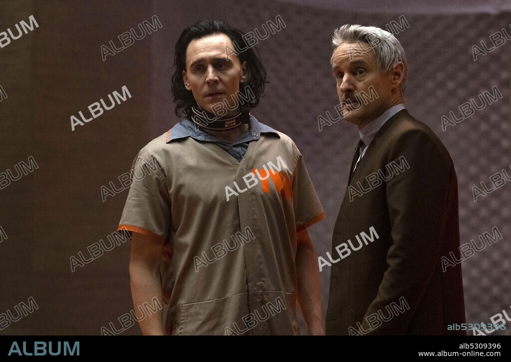 OWEN WILSON y TOM HIDDLESTON en LOKI, 2021, dirigida por KATE HERRON. Copyright MARVEL STUDIOS.