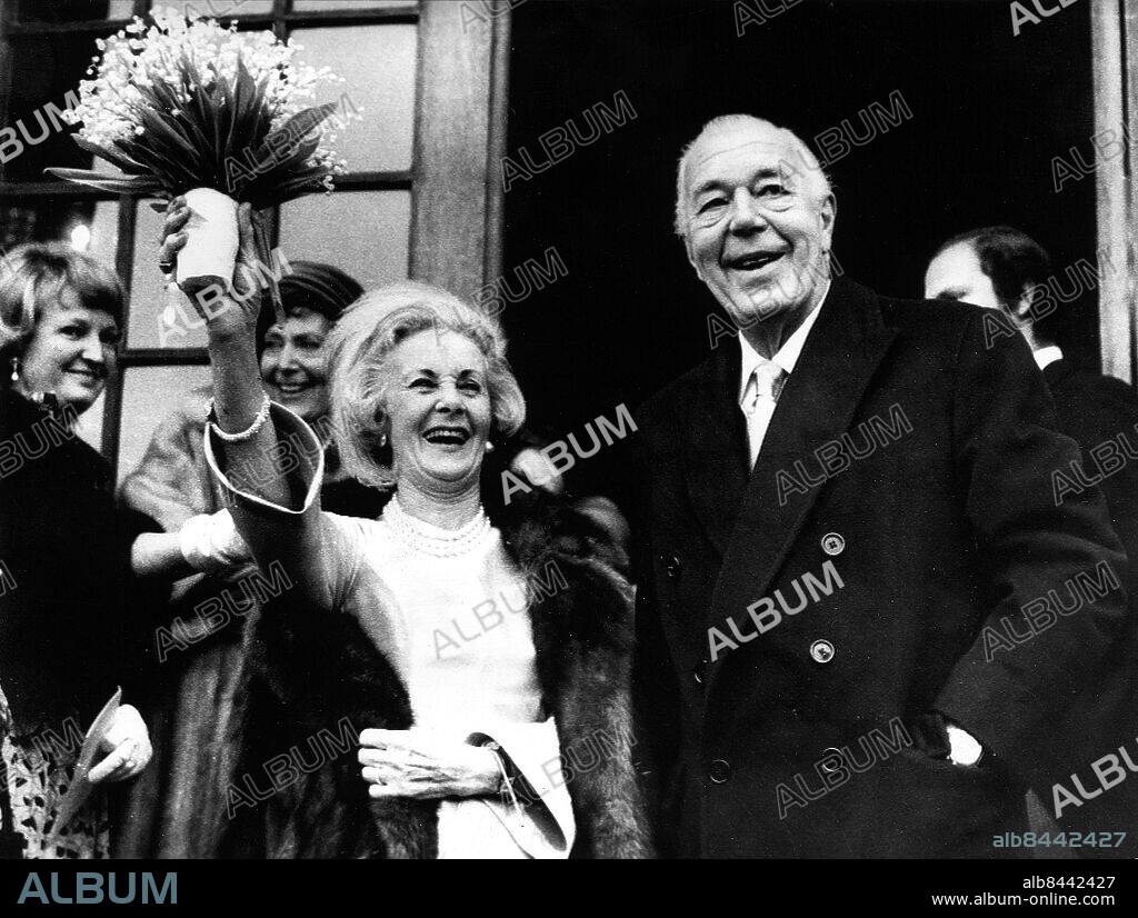 STOCKHOLM 1976-12-07. Prins Bertil och Lilian Craig gifter sig i Drottningholms slottskapell . (c) Kent Hult / Sydsvenskan / IBL.