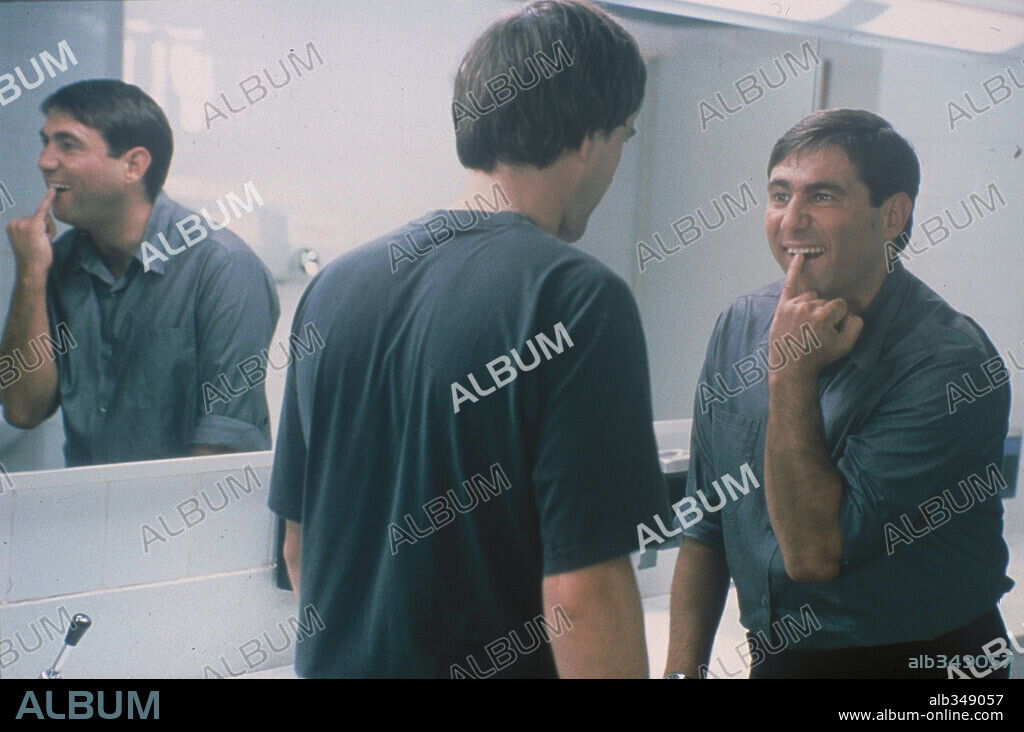 LAURENT LUCAS and SERGI LOPEZ in HARRY, HE'S HERE TO HELP, 2000 (HARRY, UN AMI QUI VOUS VEUT DU BIEN), directed by DOMINIK MOLL. Copyright DIAPHANA FILMS.