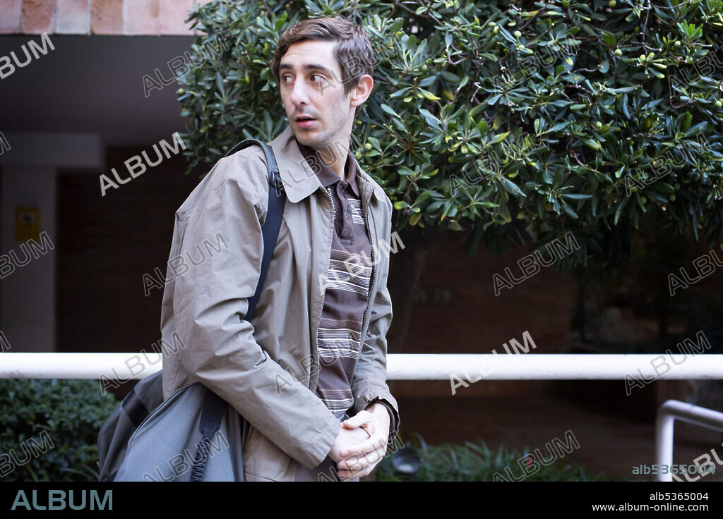 ENRIC AUQUER in PERFECT LIFE, 2019 (VIDA PERFECTA), directed by ELENA MARTIN and LETICIA DOLERA. Copyright MOVISTAR+.