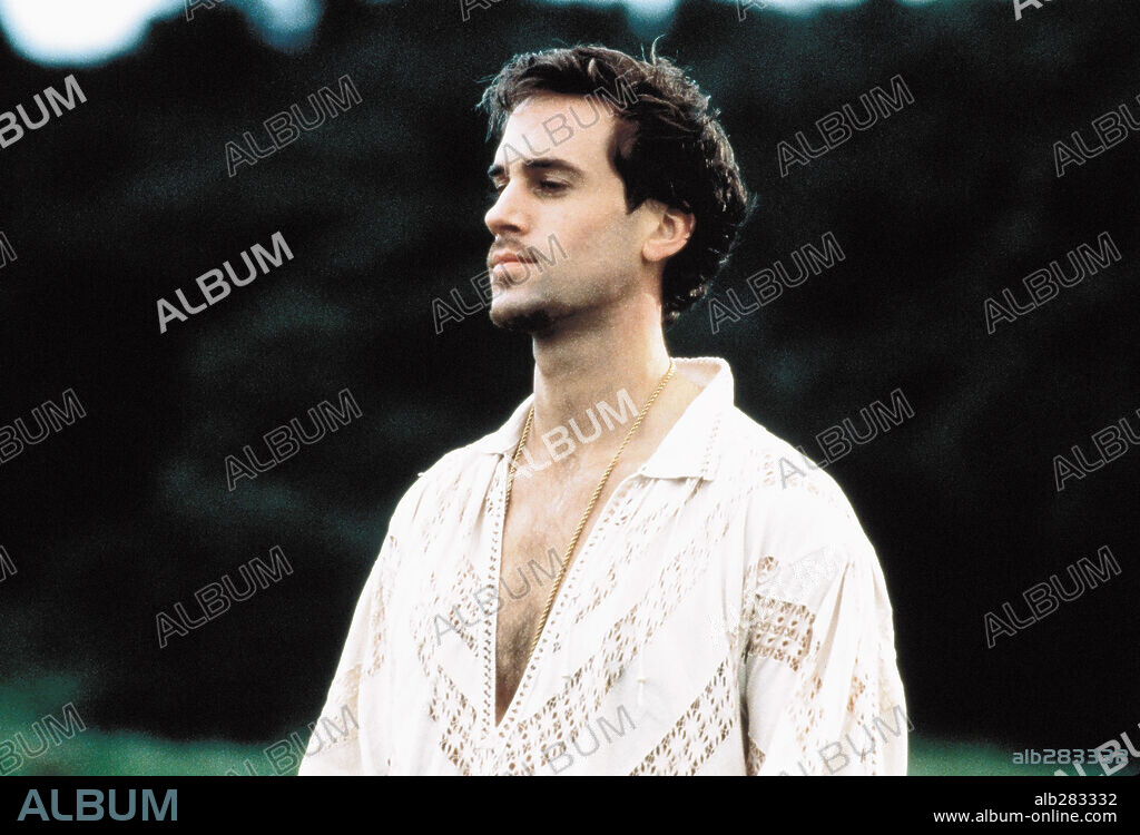JOSEPH FIENNES in ELIZABETH, 1998, directed by SHEKHAR KAPUR. Copyright GRAMERCY PICTURES / BAILEY, ALEX.