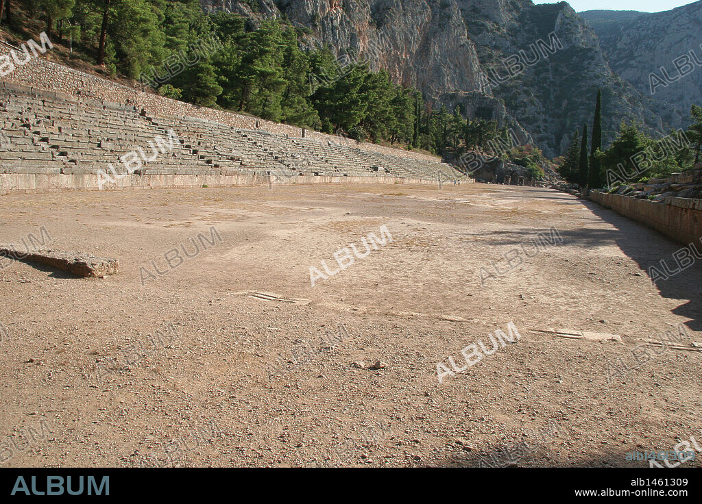 ARTE GRIEGO. SANTUARIO DE DELFOS, famoso por sus oráculos. Vista del ESTADIO, iniciado en el s. V a. C. Región de la Grecia Central. Provincia Focide. Grecia.