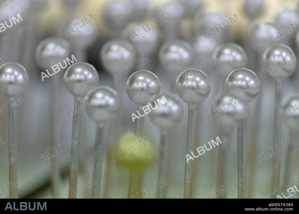 perlas secandose, fabrica de Perlas Orquidea, Montuiri, Mallorca, Balearic islands, spain.