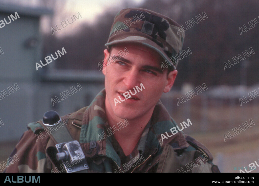 JOAQUIN PHOENIX en BUFFALO SOLDIERS, 2001, dirigida por GREGOR JORDAN. Copyright MIRAMAX.