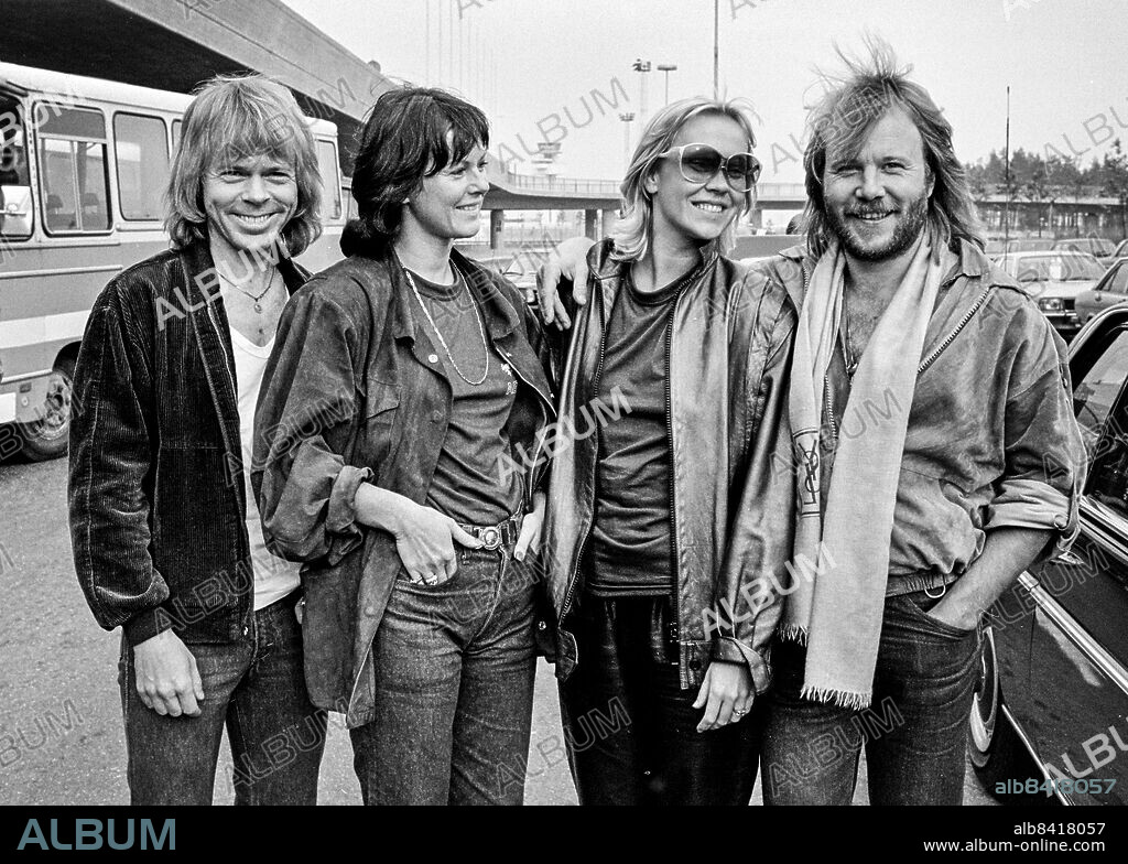 STOCKHOLM 1979-10-09. The band members of the Swedish pop group Abba from left Bjorn Ulvaeus, Anni-Frid Lyngstad, Agnetha Faltskog and Benny Andersson in a group photo as they arrives at Arlanda airport in Stockholm Sweden on October 9, 1979 after the tour in North America.. Photo: Olle Wester / EXP / TT / Code: 44. **SWEDEN OUT**.