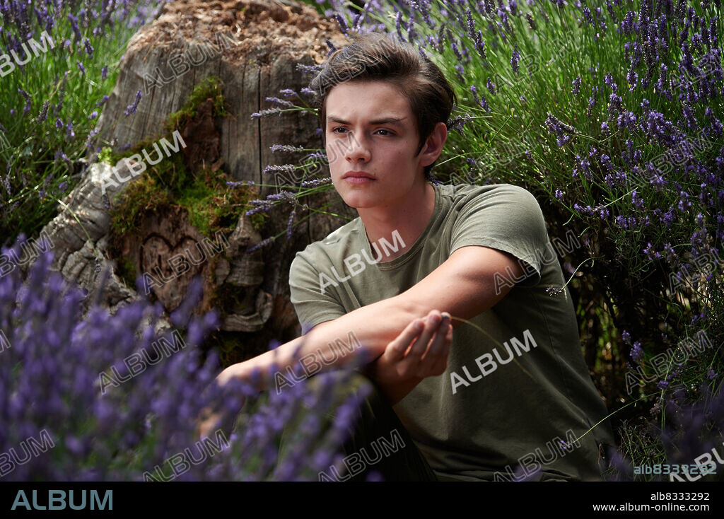 LOUIS PARTRIDGE in THE LOST GIRLS, 2022, directed by LIVIA DE PAOLIS. Copyright Ingenious Media / Lipsync Productions.