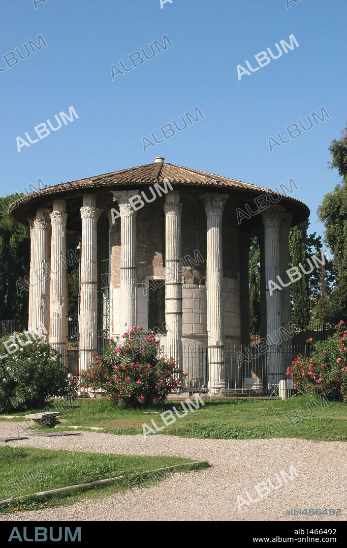 Italy. Rome. The circular temple of Hercules Victor.  Built in the 2nd century B.C.. Forum Boarium.