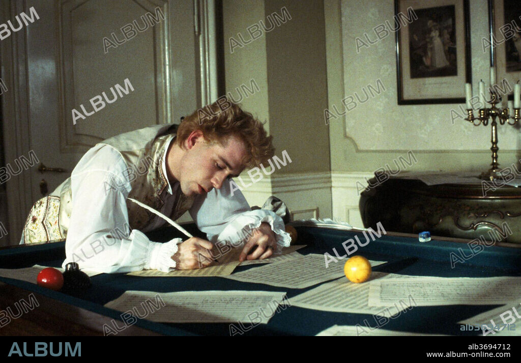 TOM HULCE en AMADEUS, 1984, dirigida por MILOS FORMAN. Copyright ORION PICTURES.