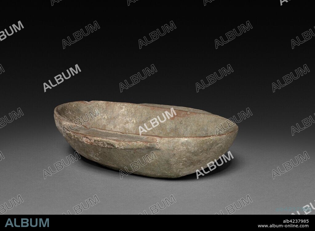 "Ear Cup" (Erbei) for Wine, 206 BC - AD 220. China, Han dynasty (202 BC-AD 220). Lead glazed earthenware; overall: 10.8 cm (4 1/4 in.).