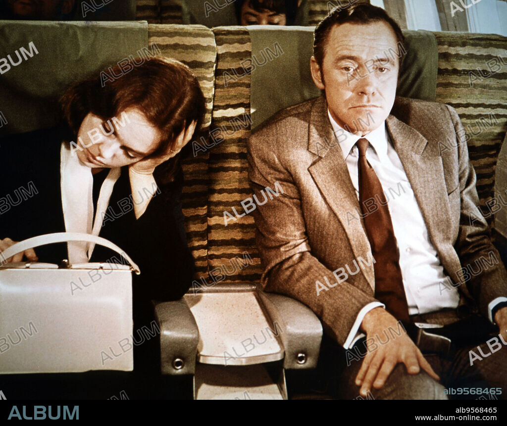 JACK LEMMON and SANDY DENNIS in THE OUT OF TOWNERS, 1970, directed by ARTHUR HILLER. Copyright PARAMOUNT PICTURES.