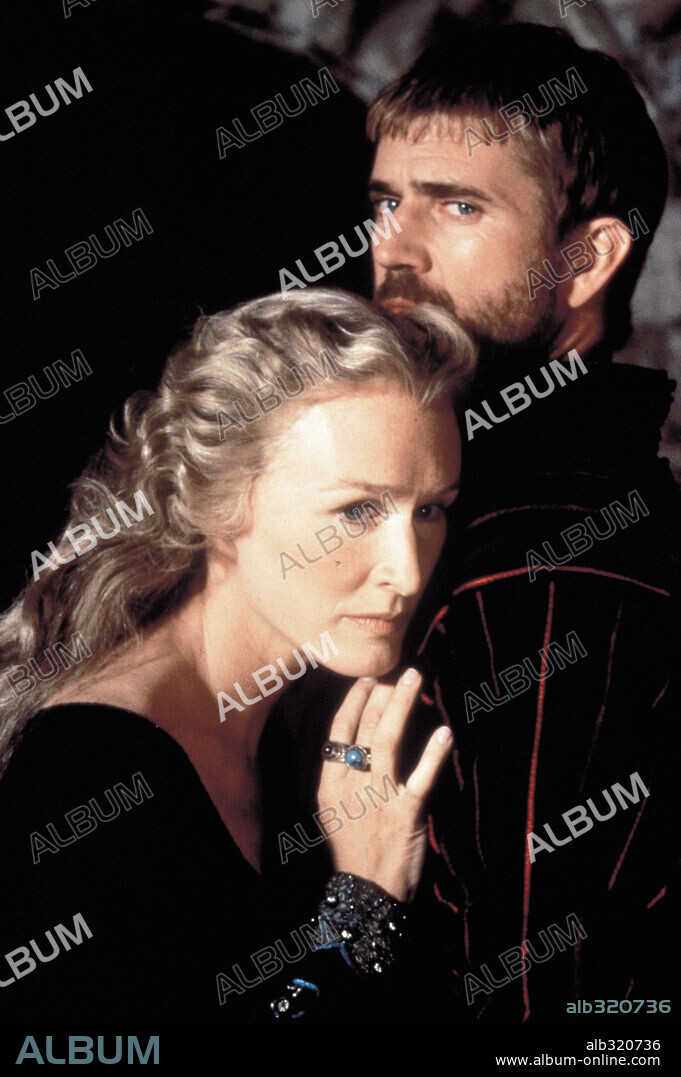 GLENN CLOSE et MEL GIBSON dans HAMLET, 1990, réalisé par FRANCO ZEFFIRELLI. Copyright PARAMOUNT PICTURES.