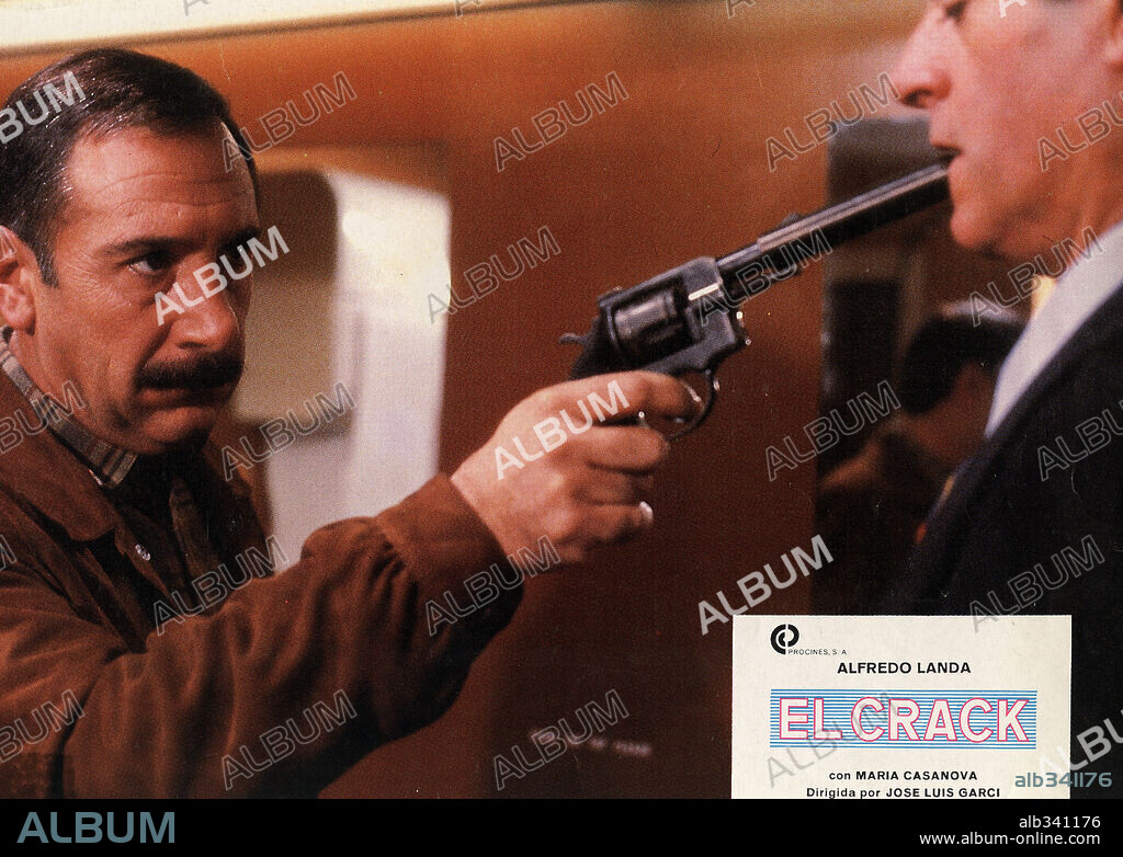 ALFREDO LANDA en EL CRACK, 1981, dirigida por JOSE LUIS GARCI. Copyright NICKEL ODEON DOS, S.A.