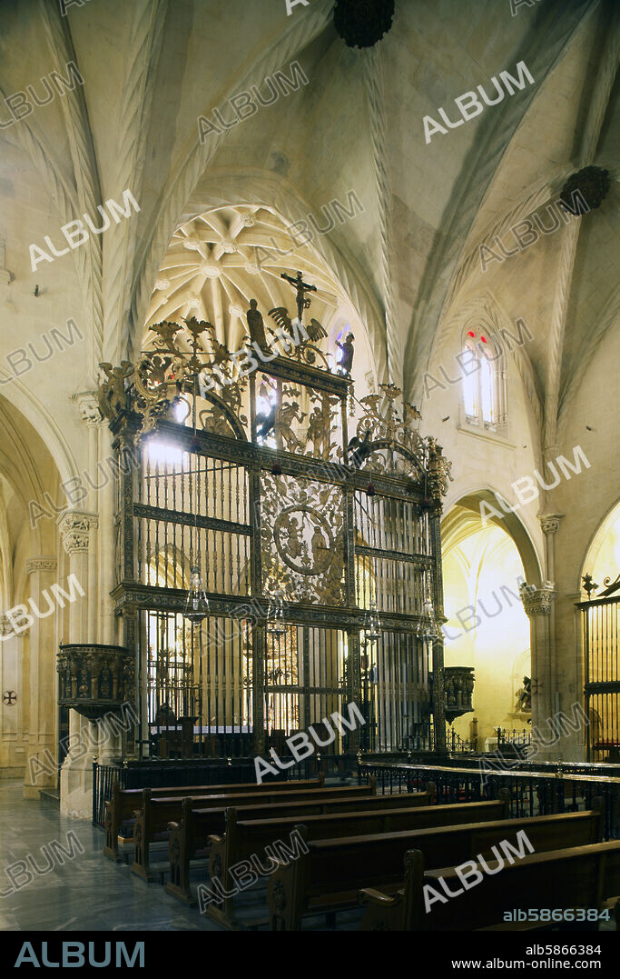Orihuela; Catedral; interior gótico con bellas rejerías renacentistas.
