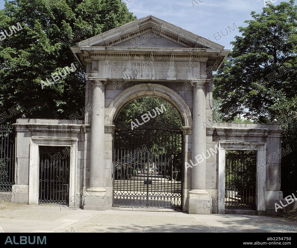 MADRID. PUERTA DEL JARDIN BOTANICO OBRA DE JUAN DE VILLANUEVA.