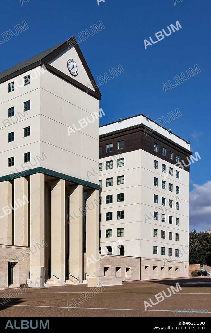 Perugia: Fontivegge Executive-Residential-Commercial Center, which houses, among others, the offices of the Umbria Region. In the eighties Aldo Rossi designed this structure that surrounds piazza del Bacio on three sides.