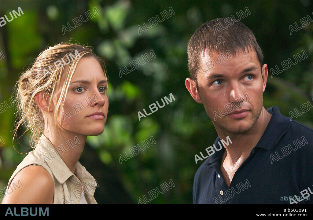 KADEE STRICKLAND and MATTHEW MARSDEN in ANACONDAS: THE HUNT FOR THE BLOOD ORCHID, 2004, directed by DWIGHT H. LITTLE. Copyright COLUMBIA PICTURES.