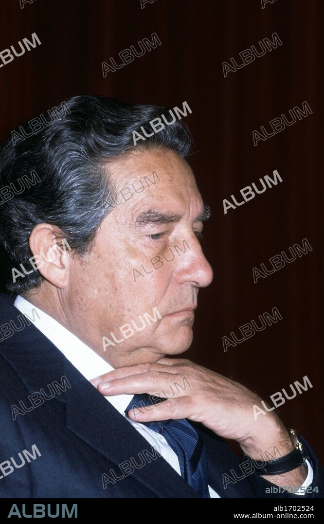 Octavio Paz (México D. F., 1914-1998). Poeta mexicano, considerado el mayor lírico del México contemporáneo. Premio Nobel de Literatura en 1990 De su extensa obra reciente destacan: "Vuelta" (1976), "Poemas 1935-1975" (1989) y "Obra poética 1935-1988" (1990) .