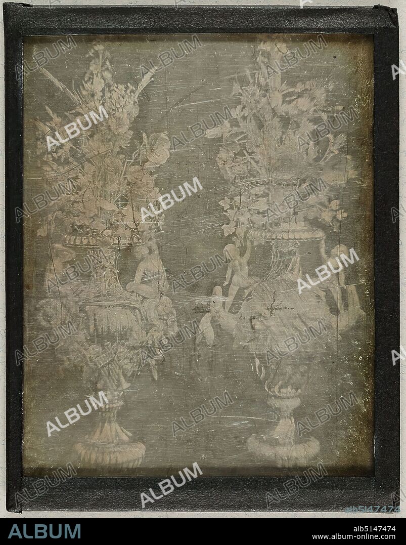 two centrepieces in the shape of flower vases with artificial flower decoration, daguerreotype, image size : height: 9.50 cm; width: 7.60 cm, label: verso: u. li. in typescript: cabinet 2, compartment 4, above: studio photography/studio photography, tableware, container (ceramics): vessel, jug, pot, vase, flowers.
