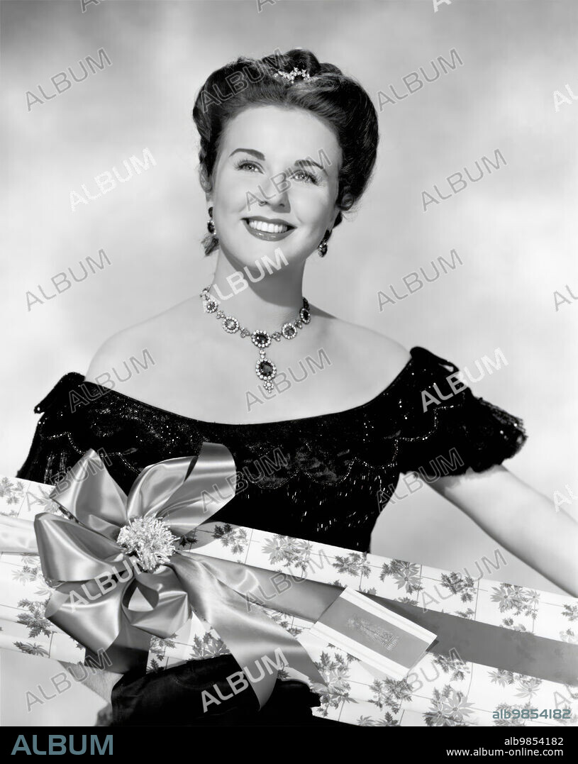 DEANNA DURBIN in UP IN CENTRAL PARK, 1948, directed by WILLIAM A. SEITER. Copyright UNIVERSAL PICTURES.
