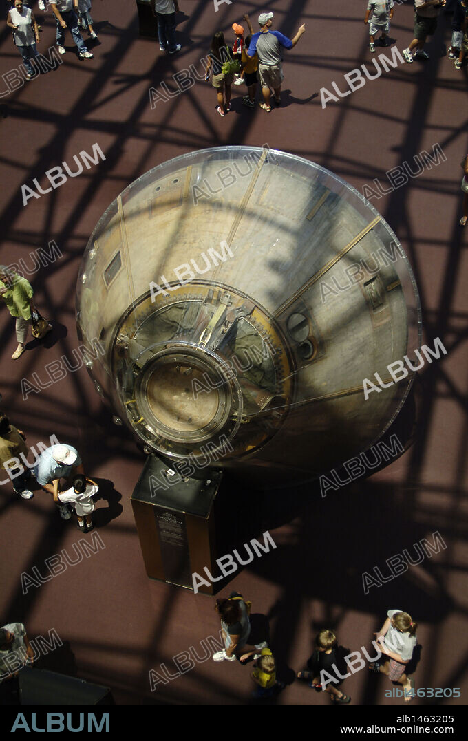 Apollo 11 Command Module "Columbia". Carried astronauts Collins, Aldrin and Armstrong on their voyage to the Moon (1969). National Air & Space Museum. Washington D.C. United States.