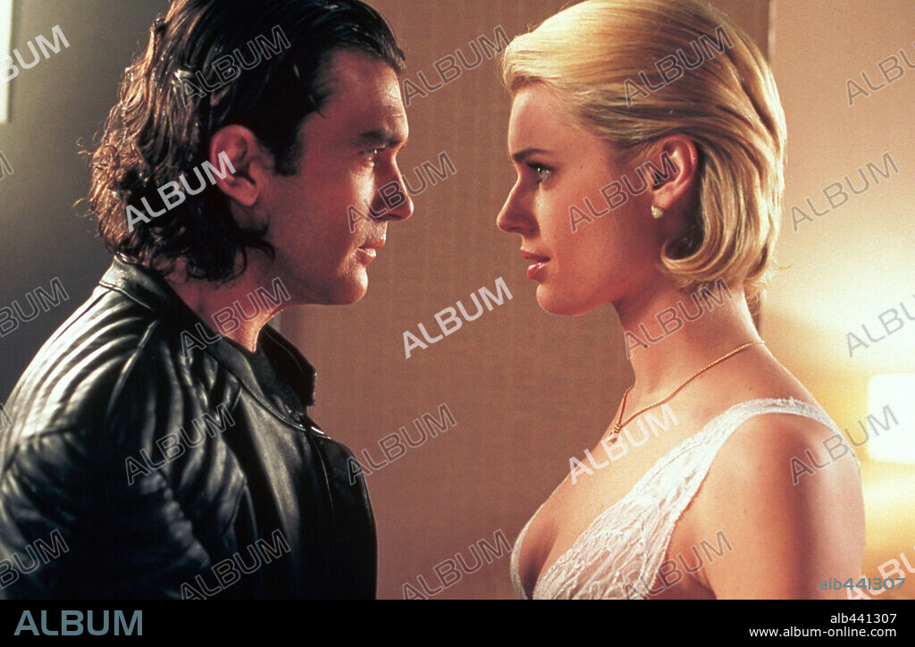 ANTONIO BANDERAS und REBECCA ROMIJN in FEMME FATALE, 2002, unter der Regie von BRIAN DE PALMA. Copyright WARNER BROS. PICTURES / GEORGE, ETIENNE.