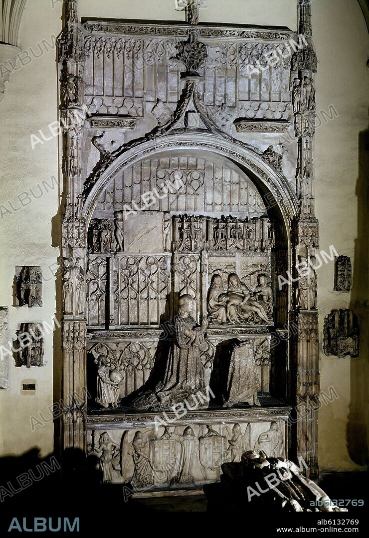 GIL DE SILOE. SEPULCRO DE JUAN DE PADILLA - PAJE DE ISABEL LA CATOLICA - 1493 - MARMOL.