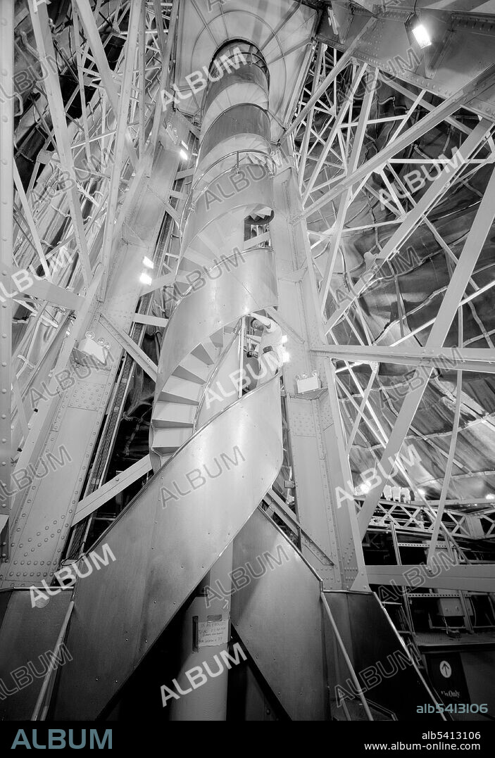 Statue interior, from level 7P, with double helical staircase. The Statue of Liberty is a colossal neoclassical sculpture on Liberty Island in New York Harbor, designed by Frédéric Bartholdi and dedicated on October 28, 1886. The statue, a gift to the United States from the people of France, is of a robed female figure representing Libertas, the Roman goddess of freedom, who bears a torch and a tabula ansata upon which is inscribed the date of the American Declaration of Independence, July 4, 1776. The statue is an icon of freedom and of the United States: a welcoming signal to immigrants arriving from abroad. Historic American Engineering Record, Jet Lowe,  2009 (cropped and cleaned).