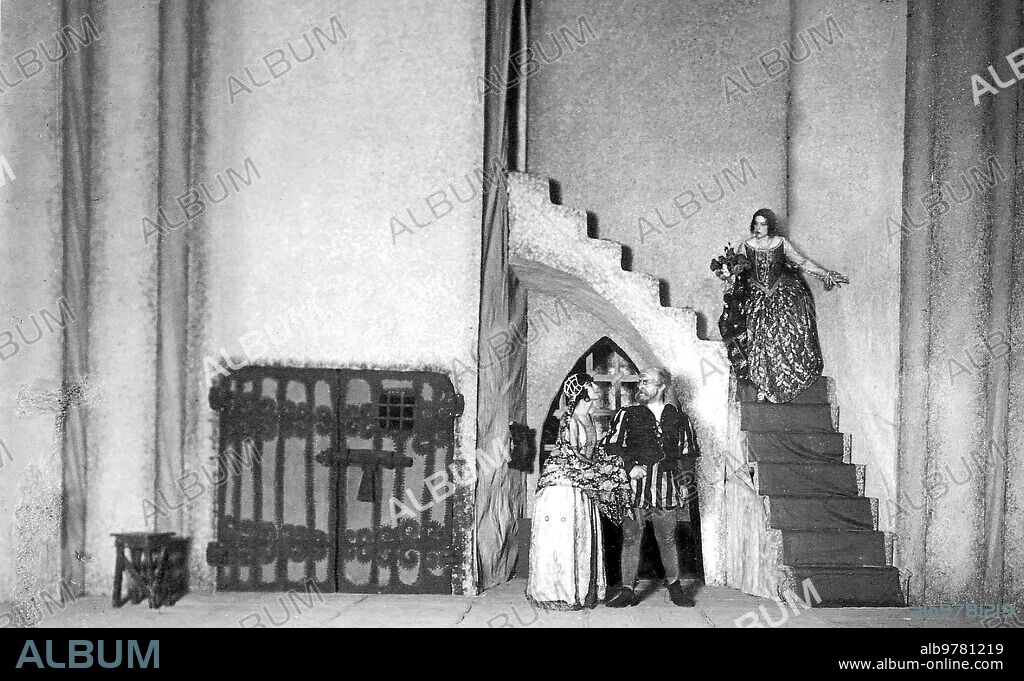 13 agosto 1923. San Sebastián. En el teatro victoria Eugenia.
Una escena del cuarto cuadro de la admirable obra de Marquina "una noche en Venecia".