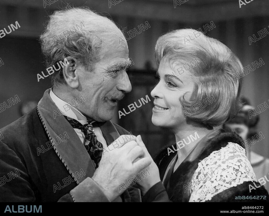 1961.. SWEDENHIELMS Komedi av Hjalmar Bergman i regi av Henrik Dyfverman Sänt första gången 1961-01-01 Publ i Dramat i TV-soffan s. 328 Rolf Swedenhielm senior - Edvin Adolphson Julia Körner - Gunnel Broström Profiler CD302 persons: EDVIN ADOLPHSON;GUNNEL BROSTRÖM sites: SVERIGE.