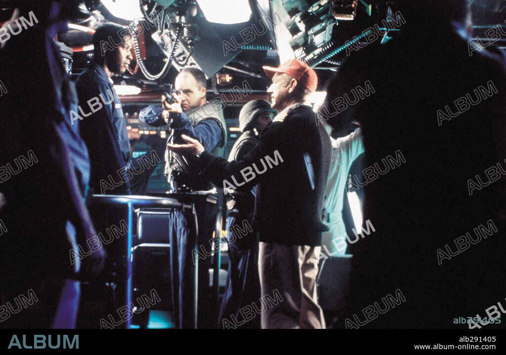 DENZEL WASHINGTON and GENE HACKMAN in CRIMSON TIDE, 1995, directed by TONY SCOTT. Copyright HOLLYWOOD PICTURES.