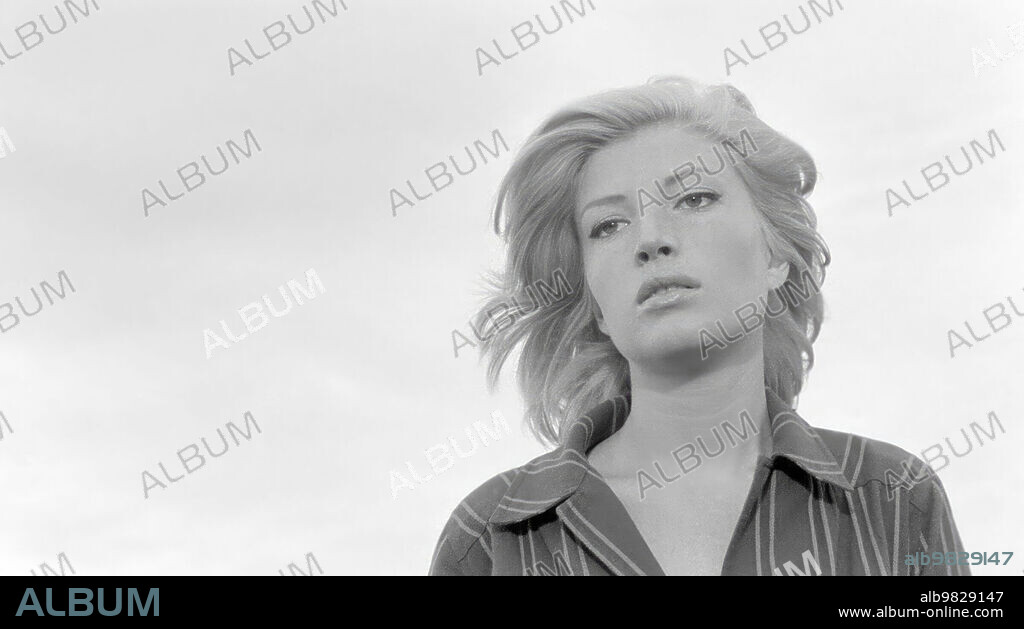 MONICA VITTI en LA AVENTURA, 1960 (L' AVVENTURA), dirigida por MICHELANGELO ANTONIONI. Copyright PRODUZIONE CINEMATOGRAFICHE EUROPEE.