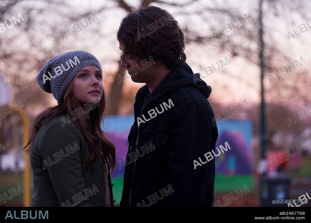 CHLOE GRACE MORETZ and JAMIE BLACKLEY in IF I STAY, 2014, directed by R. J. CUTLER. Copyright NEW LINE CINEMA / WARNER BROS.