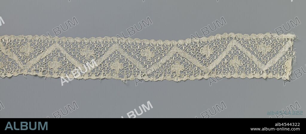 Strip of spool lace with quadrilateral rosette above and below a zigzag band, Strip of natural spool lace, blonde The repeating and continuous pattern consists of a zigzag band, which divides the strip into triangular fields. There is a four-lobed rosette in the center of each field. Along the top and bottom of the strip is a scallop edge, consisting of a concatenation of circles. The scallop edges are finished with picots. The motifs are connected by a coarse mesh, strewn with square pouches. The zigzag band, rosettes and circle edges are made in linen, with the rosettes provided with a contour thread., anonymous, unknown, c. 1840 - c. 1860, silk, bobbin lace, l 242 cm × w 7.5 cm.