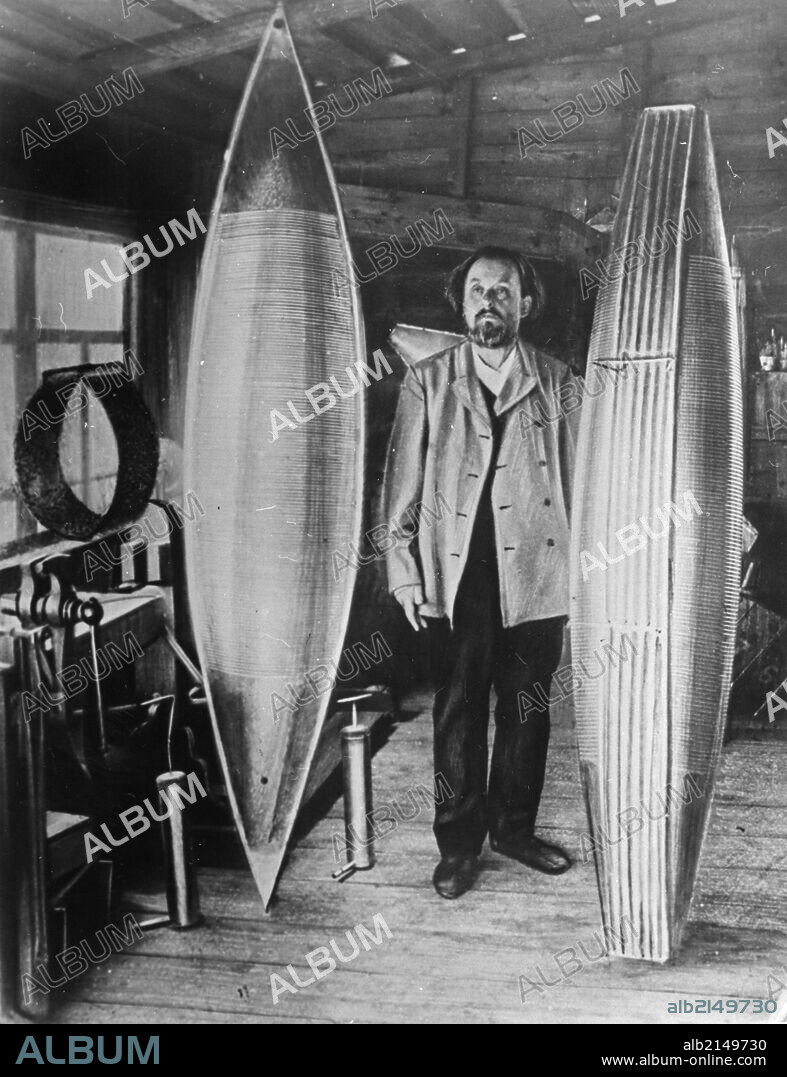 Konstantin tsiolkovsky, pioneer scientist in the field of rockets and space travel (cosmonautics), standing with his all-metal airship models in his workshop in kaluga in 1913, ussr. 01/02/2013