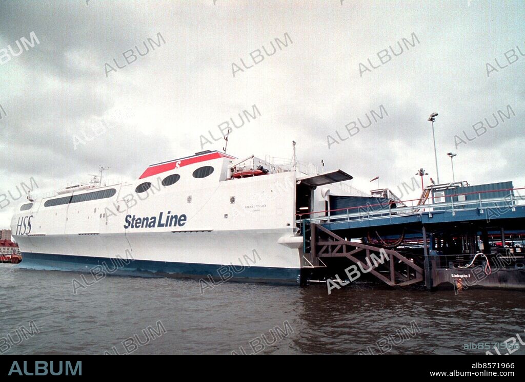 Göteborg 981028. HSS Stena Carisma inne för service. Foto:Björn Olsson. ©Kamerareportage *** Local Caption *** . BJÖRN OLSSON.