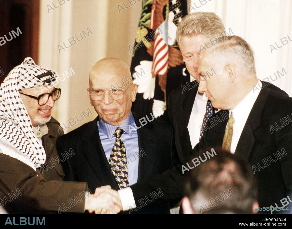 Yasser Arafat, King Hussein, Benjamin Netanyahu and Bill Clinton, negotiations for the middle east, camp david, usa 1998.