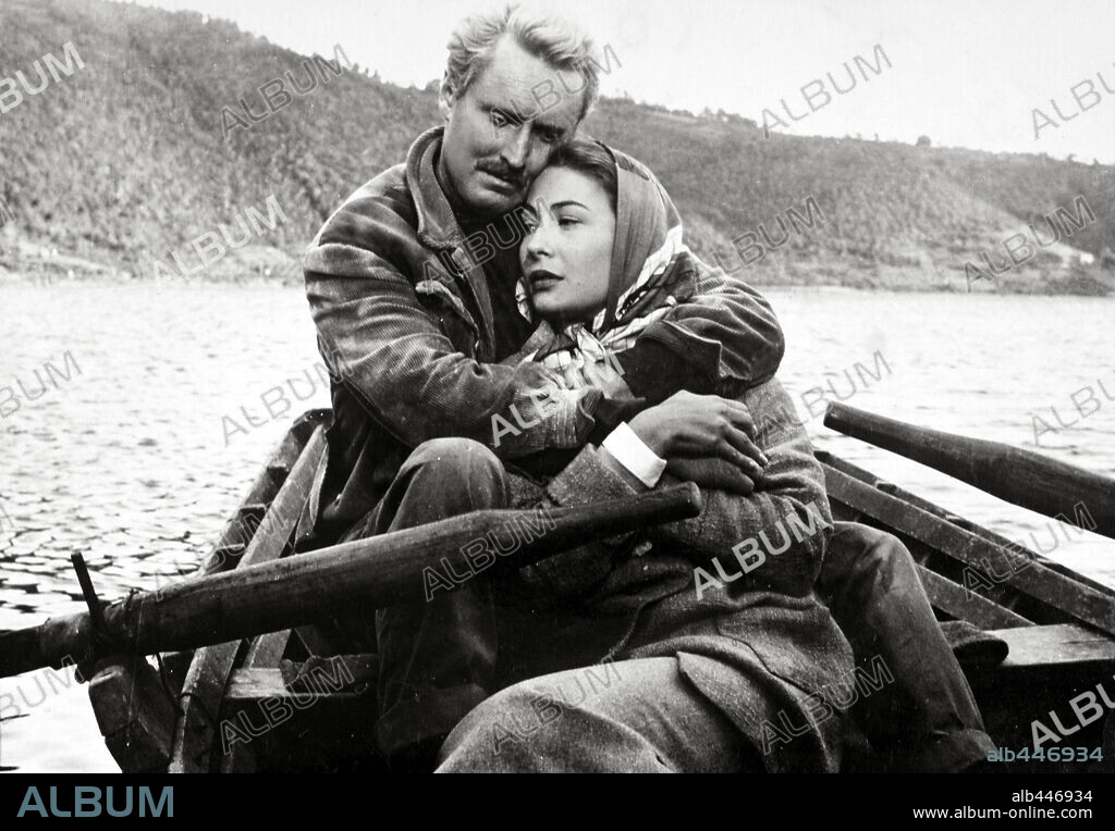 FRANCA BETTOJA y PIETRO GERMI en EL HOMBRE DE PAJA, 1958 (EL UOMO DI PAGLIA), dirigida por PIETRO GERMI. Copyright CINECITTA/VIDES CINEMATOGRAFICA/LUX.