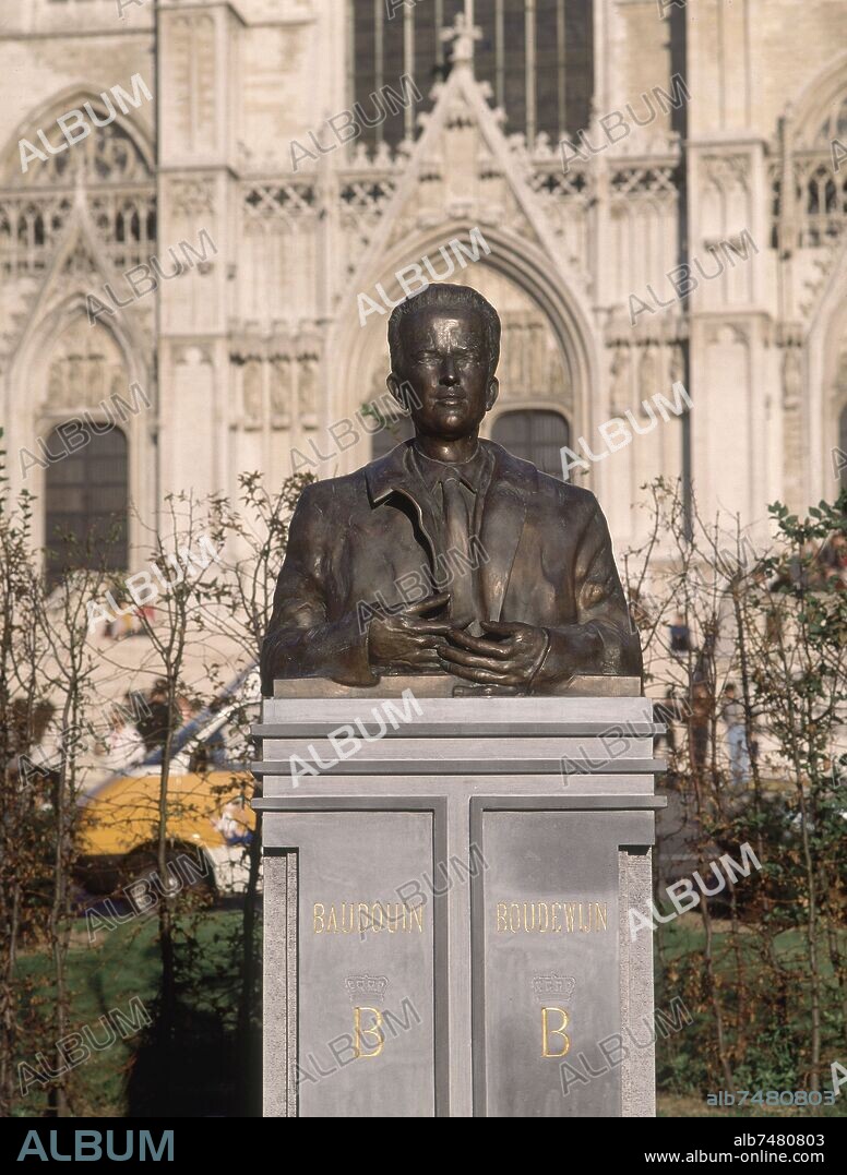 BUSTO DE BALDUINO DE BELGICA-MONUMENTO.